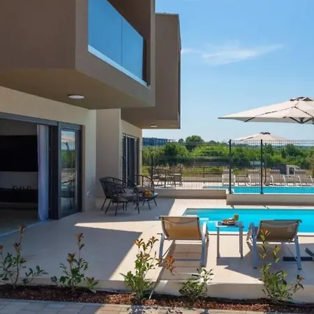 Esmeralda One By Briskva