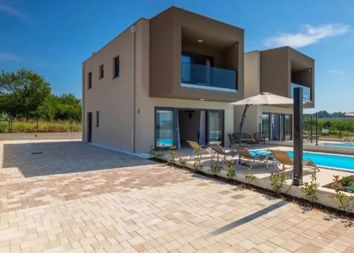 Villa Esmeralda One By Briskva *