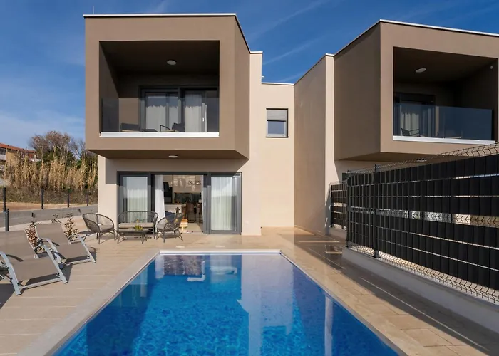 Esmeralda One By Briskva * Novigrad Istria