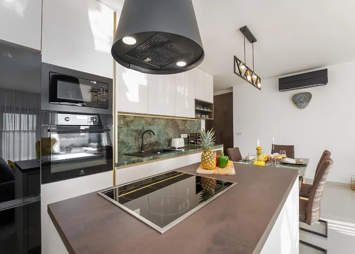 Villa Esmeralda One By Briskva