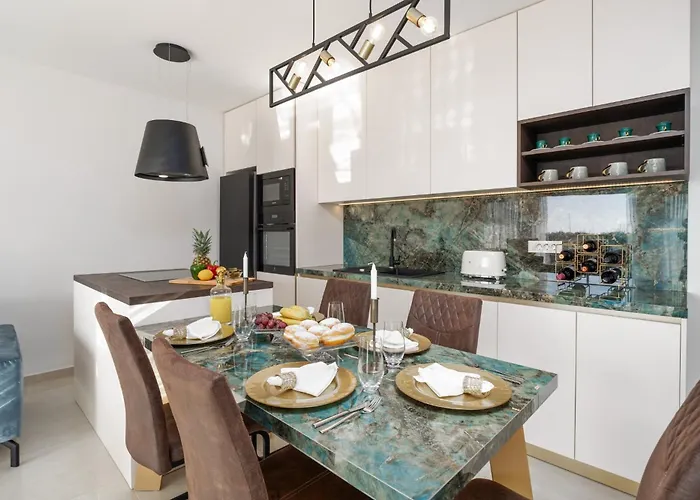 Esmeralda One By Briskva *