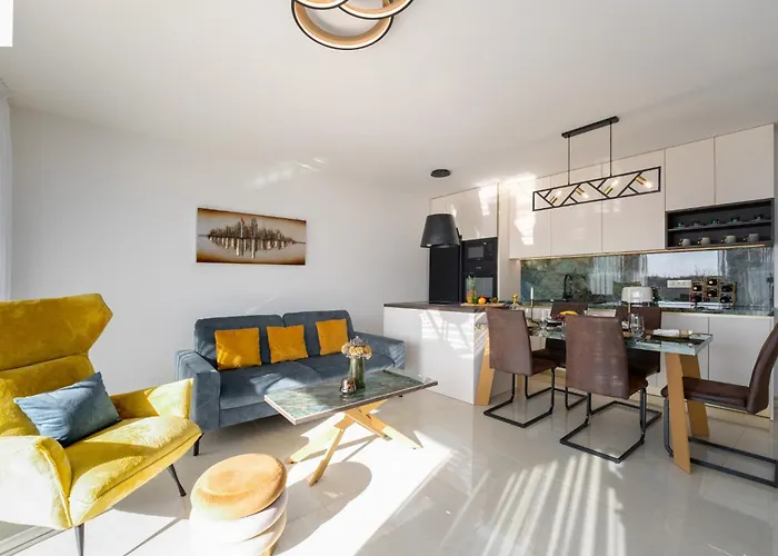 Esmeralda One By Briskva Willa